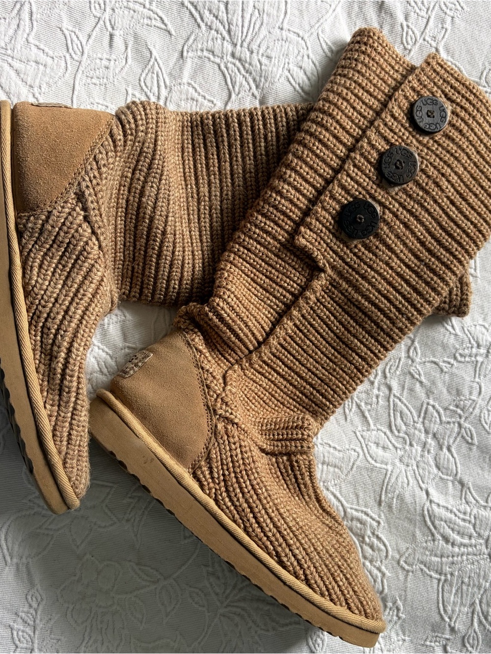 UGG Women's Chestnutu Knit Button Mid-Calf Boot size 9